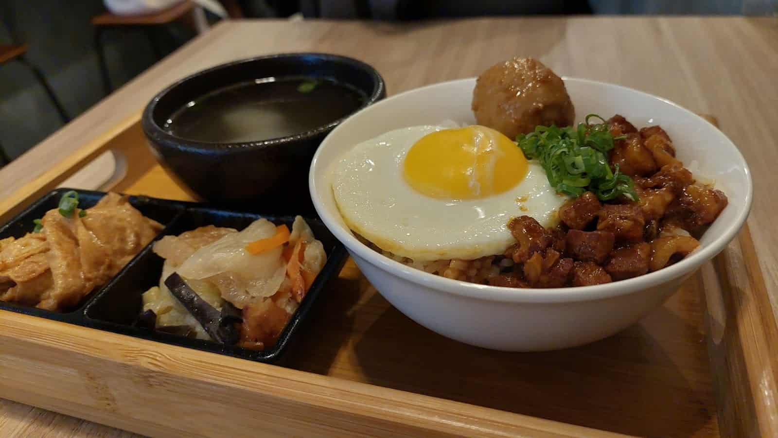 西屯美食餐廳 - 烏竹樓 流心手切黑豚滷肉飯定食