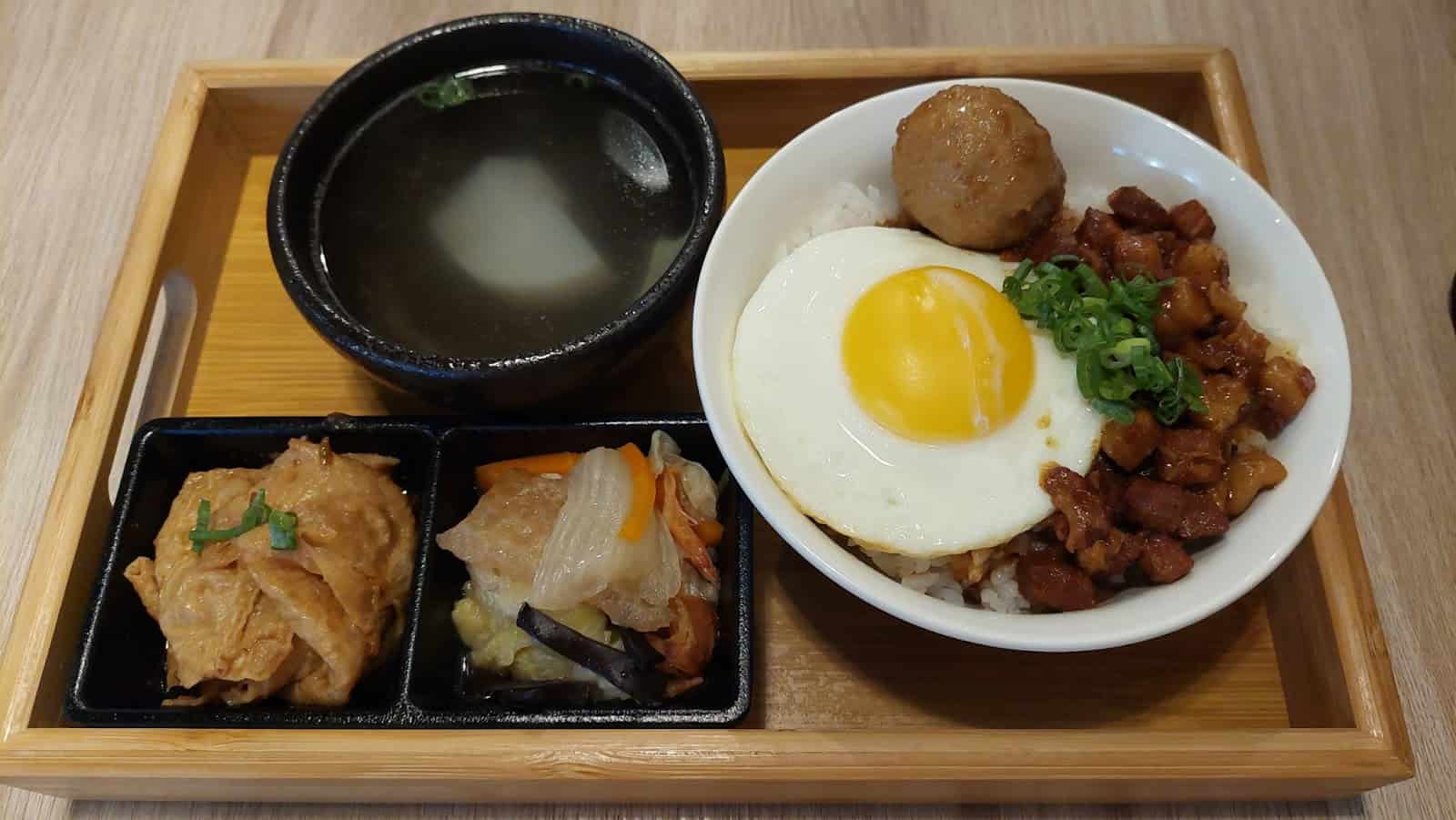 西屯宵夜餐廳 - 烏竹樓 流心手切黑豚滷肉飯定食