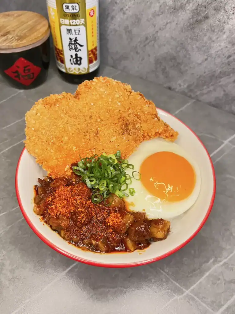 逢甲餐廳推薦 - 烏竹樓 流心麻辣黑白炸豬滷肉飯