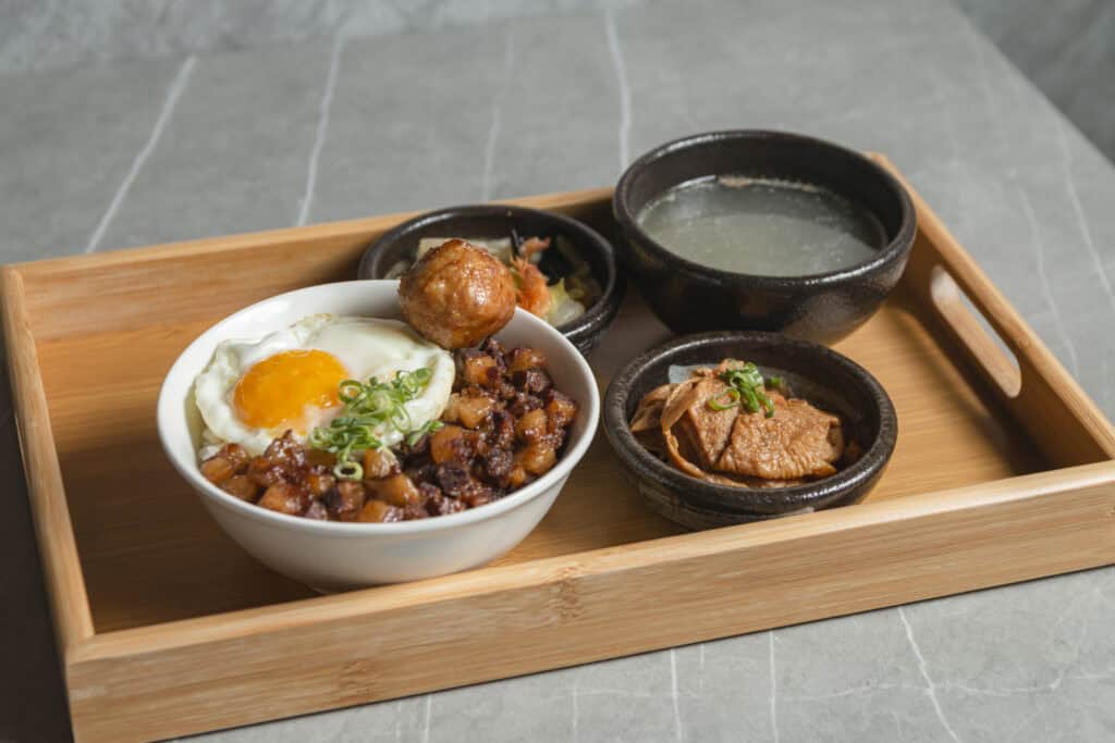 台中西屯區特色餐廳 - 烏竹樓 流心手切黑豚滷肉飯定食