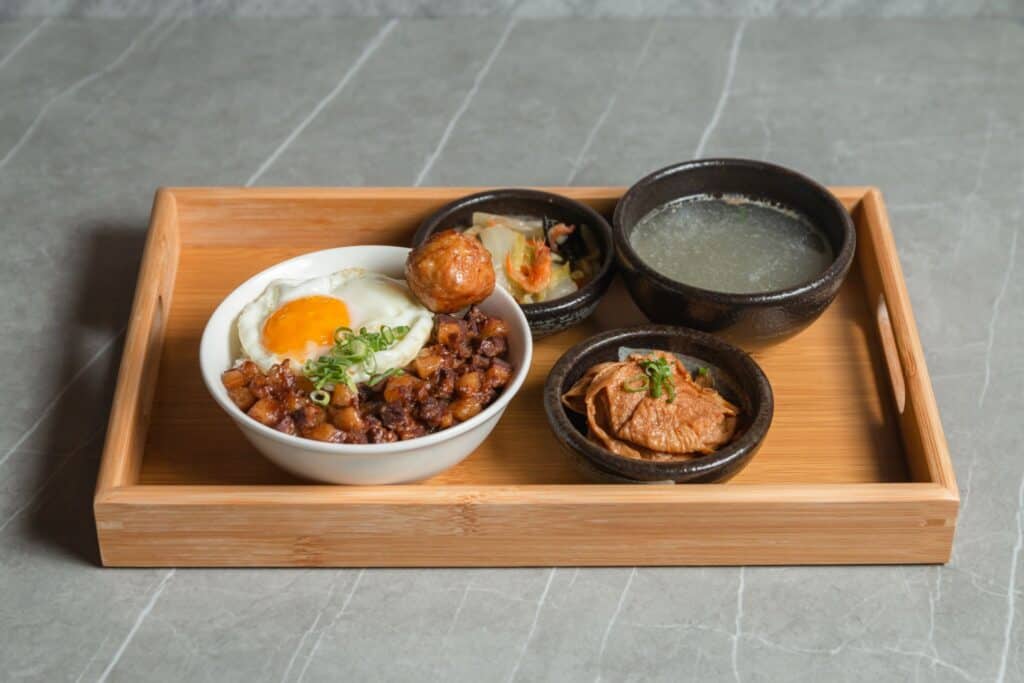 台中西屯區餐廳推薦 - 烏竹樓 流心手切黑豚滷肉飯定食照